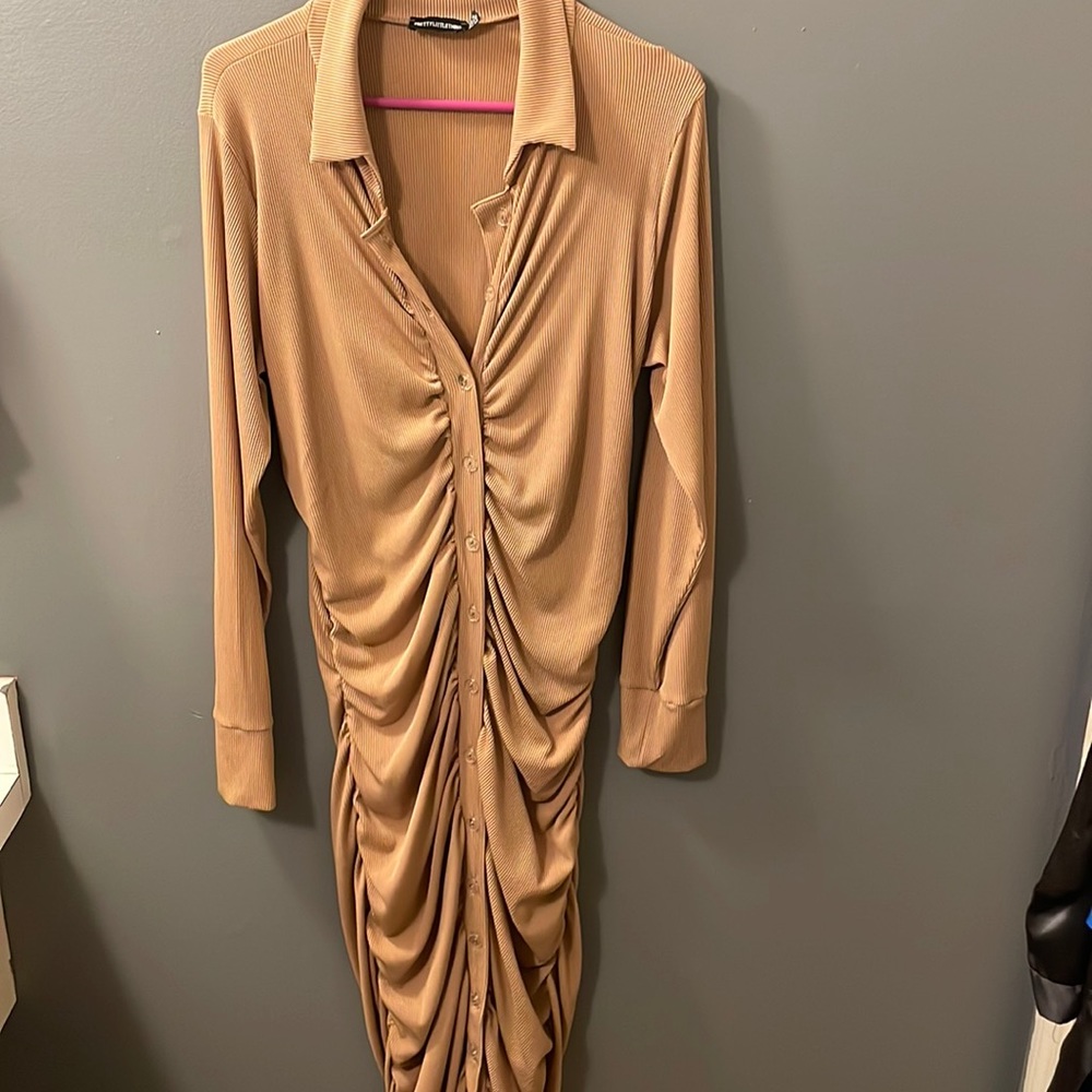Tan runched long sleeve ankle length maternity dress.